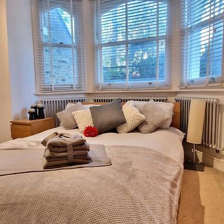 Action Packed Local 3Br 1 Mins Walk To Everything Apartamento Londres Exterior foto